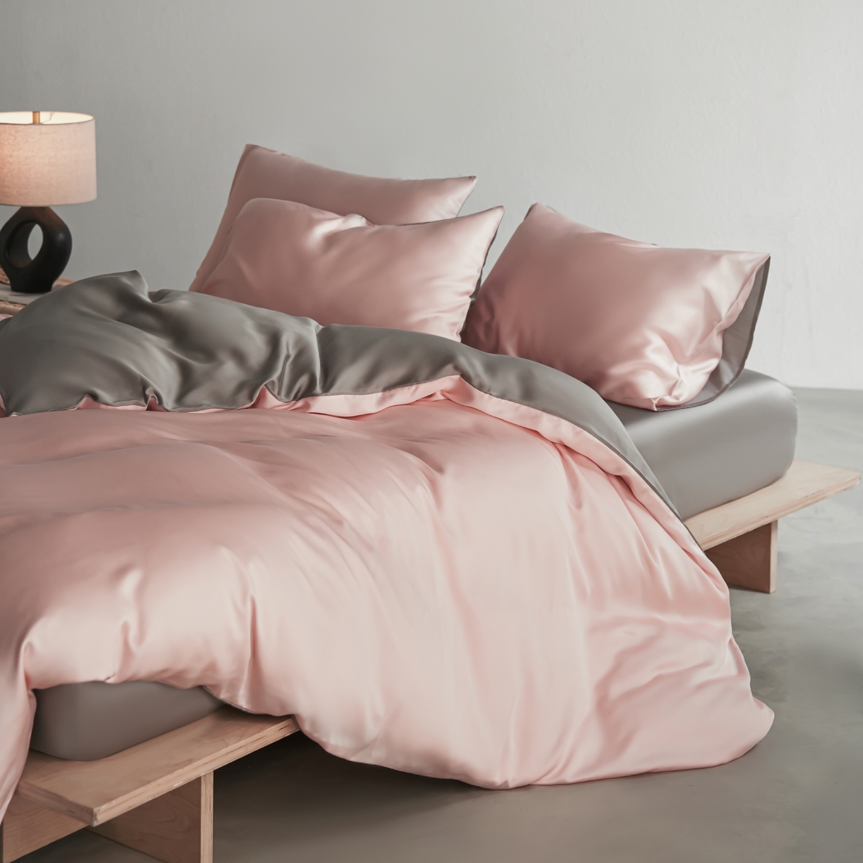 91家纺网 家纺一手货源 找家纺 轩和家居 2026新款60支奥地利兰精天丝四件套 告白粉+伯爵灰