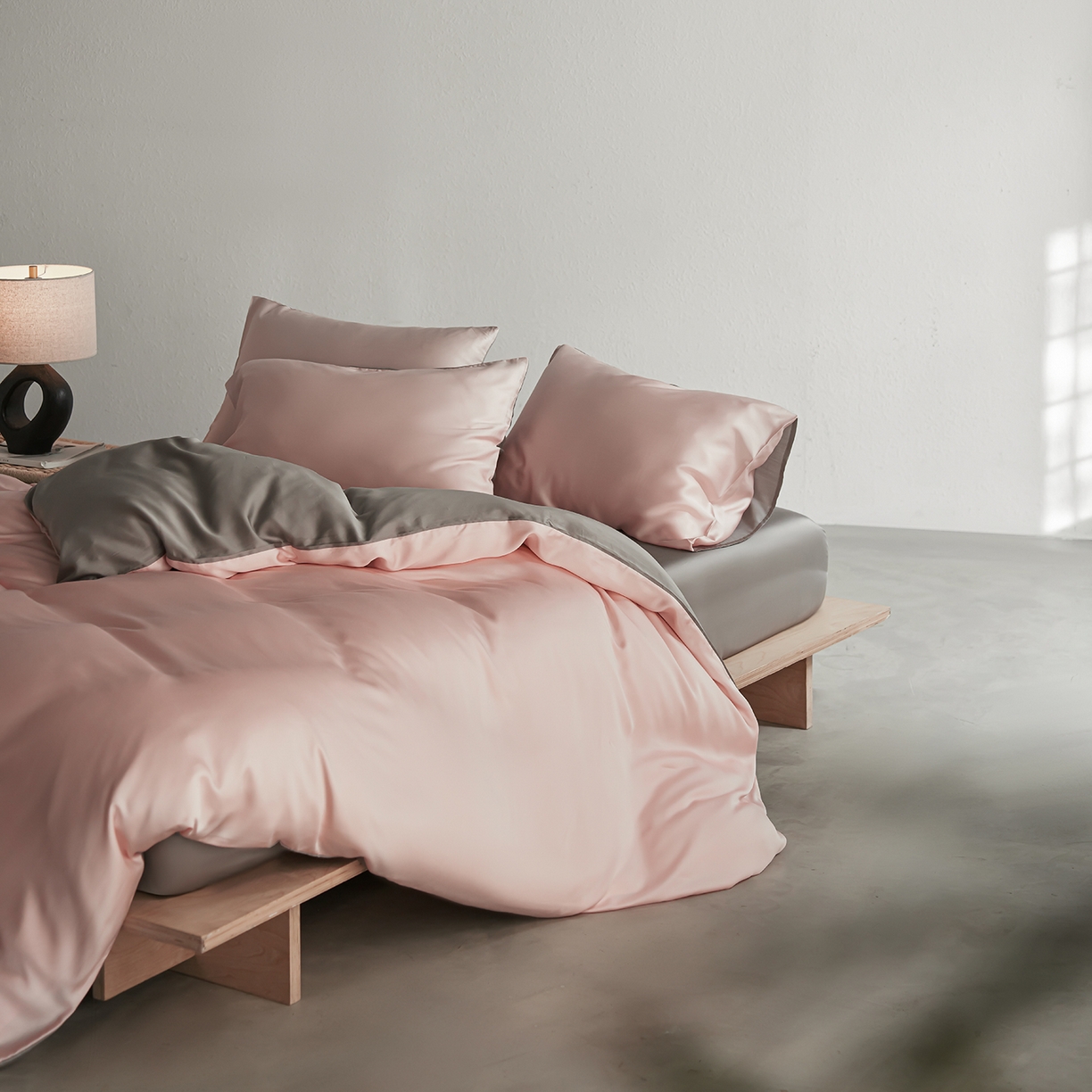 91家纺网 家纺一手货源 找家纺 轩和家居 2026新款60支奥地利兰精天丝四件套 告白粉+伯爵灰