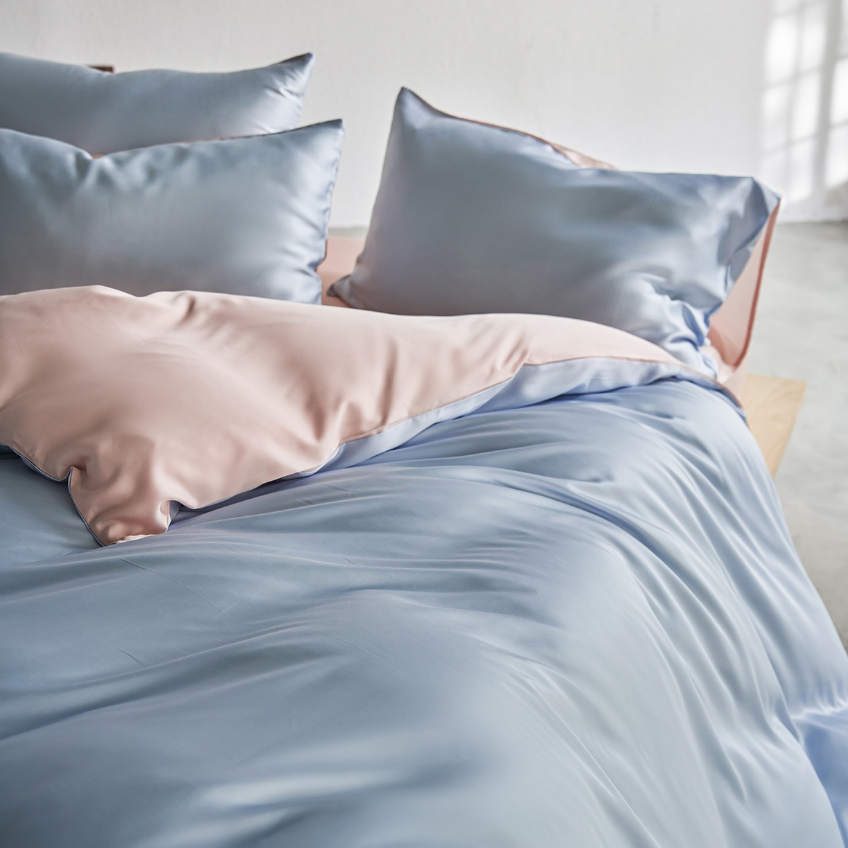 91家纺网 家纺一手货源 找家纺 轩和家居 2026新款60支奥地利兰精天丝四件套 夏日蓝+告白粉