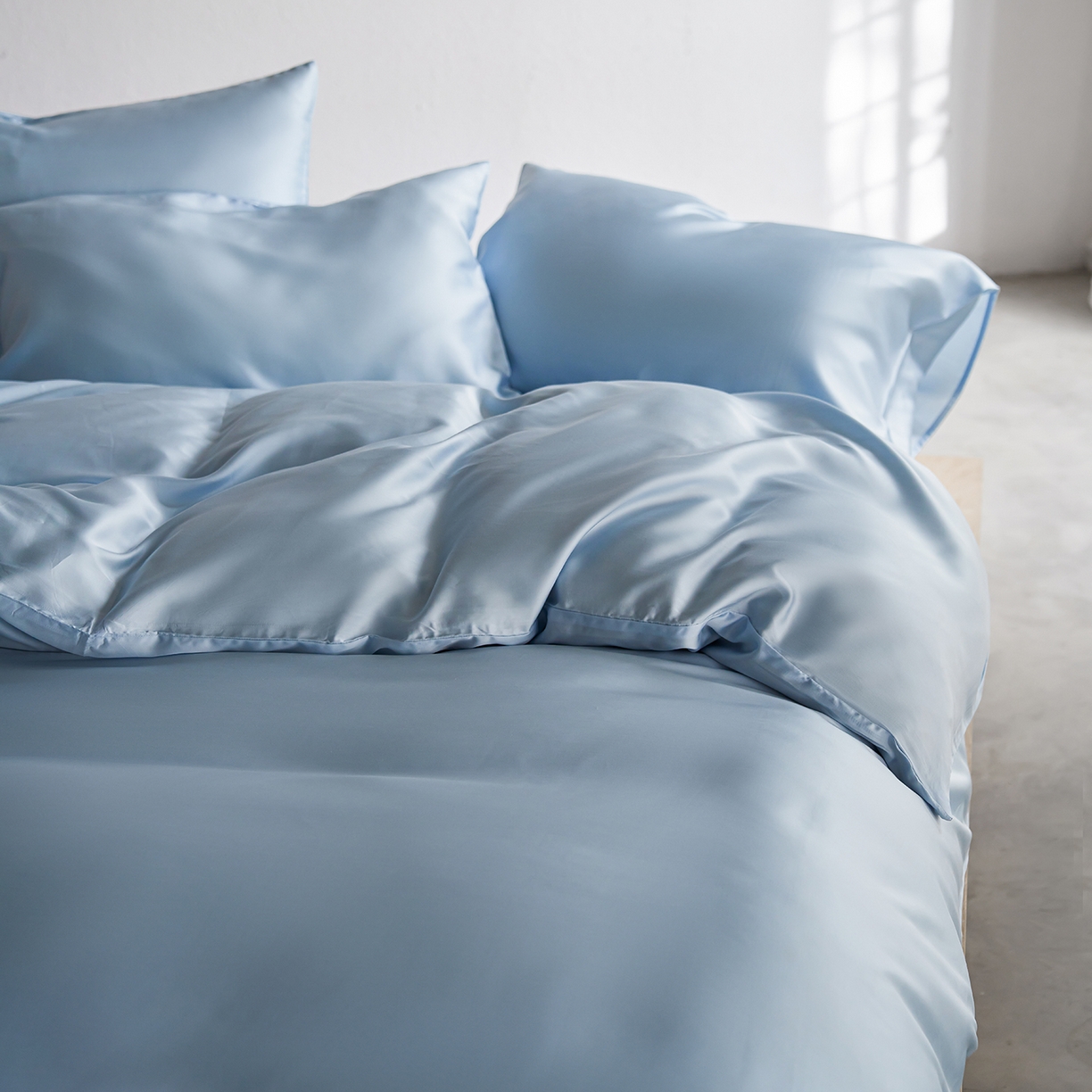 91家纺网 家纺一手货源 找家纺 轩和家居 2026新款60支奥地利兰精天丝四件套 夏日蓝