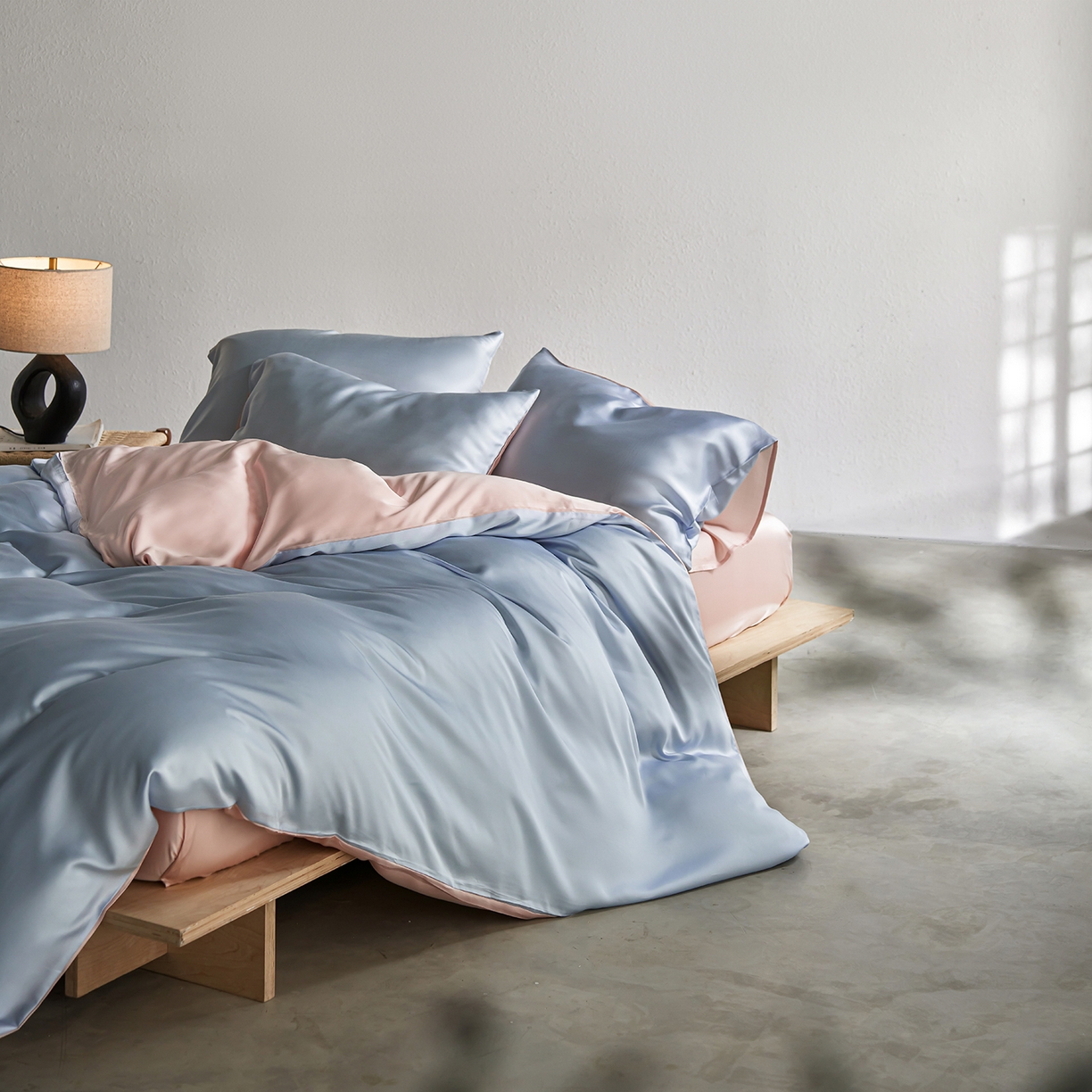 91家纺网 家纺一手货源 找家纺 轩和家居 2026新款60支奥地利兰精天丝四件套 夏日蓝+告白粉