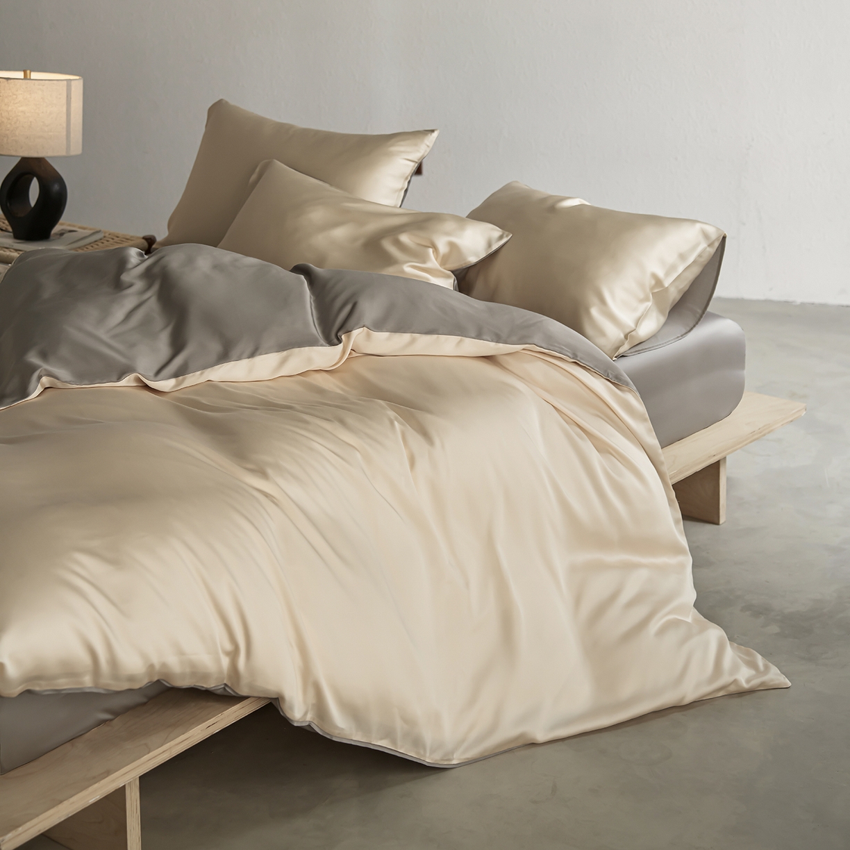 91家纺网 家纺一手货源 找家纺 轩和家居 2026新款60支奥地利兰精天丝四件套 奶酪黄+伯爵灰