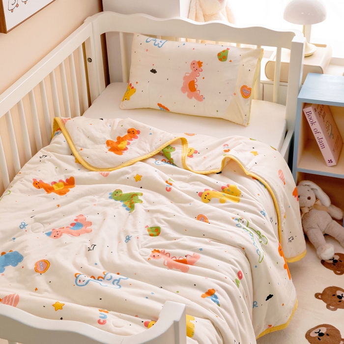 91家纺网 家纺一手货源 找家纺 鱼宝 2026春夏新款儿童针织棉夏被夏凉被空调被 波点恐龙