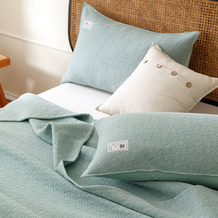 91家纺网 家纺一手货源 找家纺 悦然毛巾被 2026新款素色提花全棉三层纱盖毯毛巾被A类休闲毯 素野绿