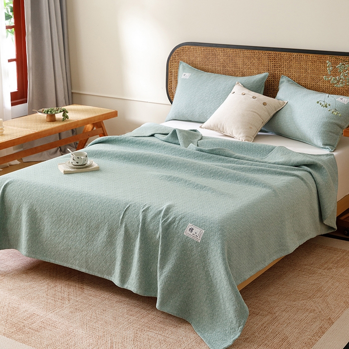 91家纺网 家纺一手货源 找家纺 悦然毛巾被 2026新款素色提花全棉三层纱盖毯毛巾被A类休闲毯 素野绿