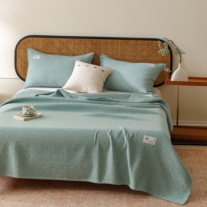 91家纺网 家纺一手货源 找家纺 悦然毛巾被 2026新款素色提花全棉三层纱盖毯毛巾被A类休闲毯 素野绿