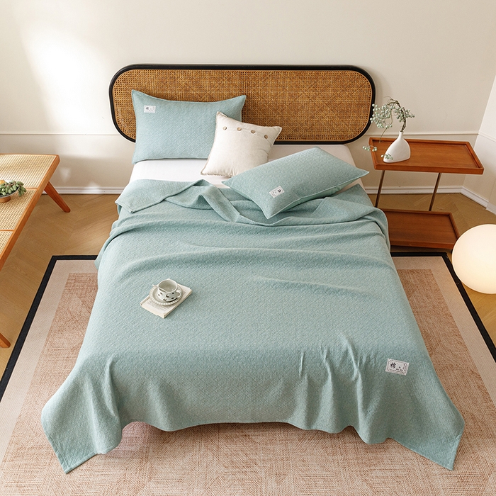 91家纺网 家纺一手货源 找家纺 悦然毛巾被 2026新款素色提花全棉三层纱盖毯毛巾被A类休闲毯 素野绿