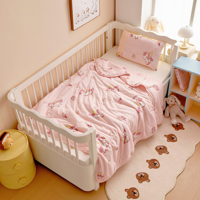 91家纺网 家纺一手货源 找家纺 鱼宝 2026春夏新款儿童针织棉夏被夏凉被空调被 彩虹马