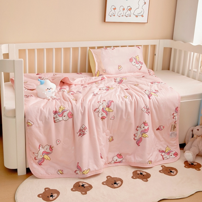 91家纺网 家纺一手货源 找家纺 鱼宝 2026春夏新款儿童针织棉夏被夏凉被空调被 彩虹马