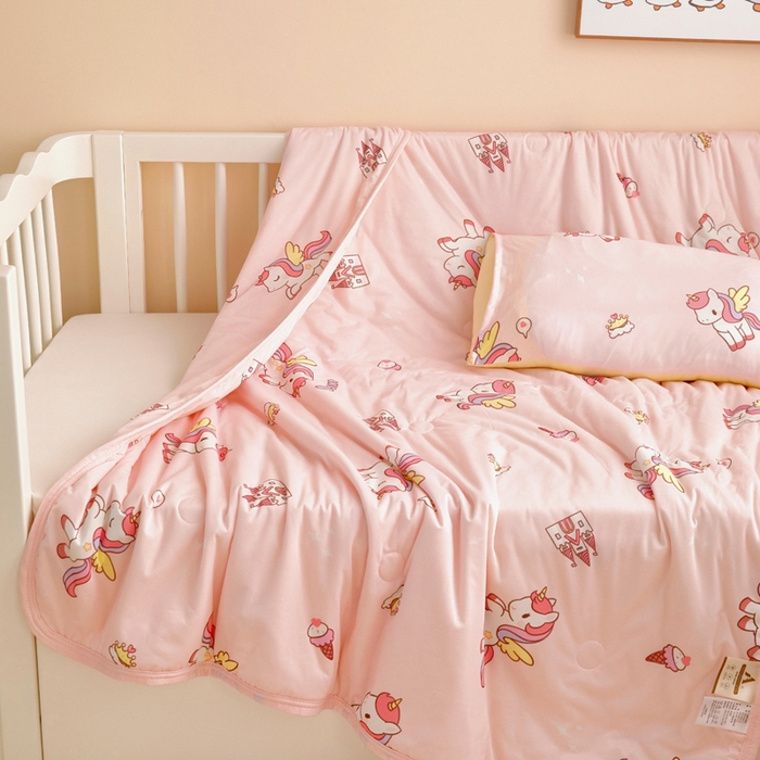 91家纺网 家纺一手货源 找家纺 鱼宝 2026春夏新款儿童针织棉夏被夏凉被空调被 彩虹马