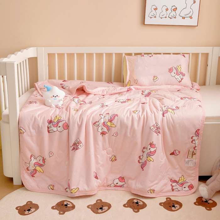 91家纺网 家纺一手货源 找家纺 鱼宝 2026春夏新款儿童针织棉夏被夏凉被空调被 彩虹马