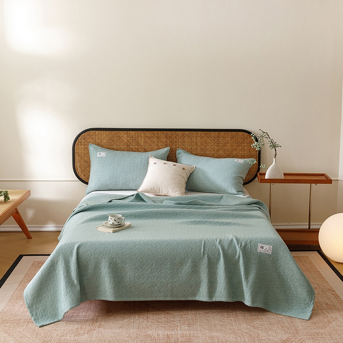 91家纺网 家纺一手货源 找家纺 悦然毛巾被 2026新款素色提花全棉三层纱盖毯毛巾被A类休闲毯 素野绿