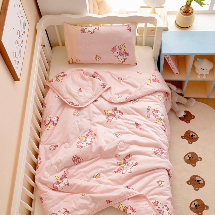 91家纺网 家纺一手货源 找家纺 鱼宝 2026春夏新款儿童针织棉夏被夏凉被空调被 彩虹马