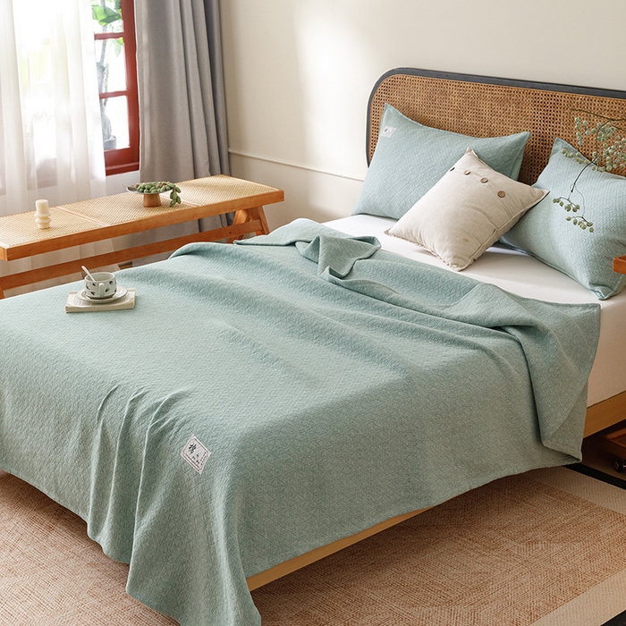 91家纺网 家纺一手货源 找家纺 悦然毛巾被 2026新款素色提花全棉三层纱盖毯毛巾被A类休闲毯 素野绿