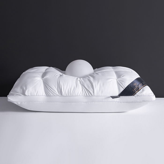 91家纺网 家纺一手货源 找家纺 锦鲤枕芯 2026新款希尔顿五星级酒店枕头枕芯学生扭花枕枕头枕芯 白