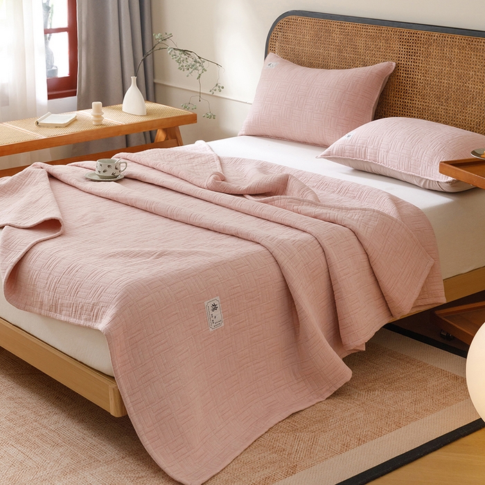 91家纺网 家纺一手货源 找家纺 悦然毛巾被 2026新款素色提花全棉三层纱盖毯毛巾被A类休闲毯 原织豆纱