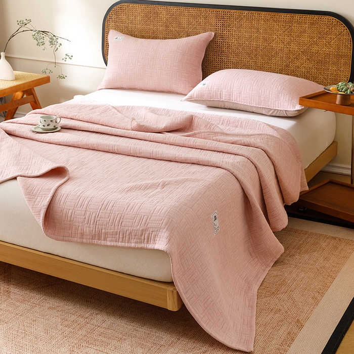 91家纺网 家纺一手货源 找家纺 悦然毛巾被 2026新款素色提花全棉三层纱盖毯毛巾被A类休闲毯 原织豆纱