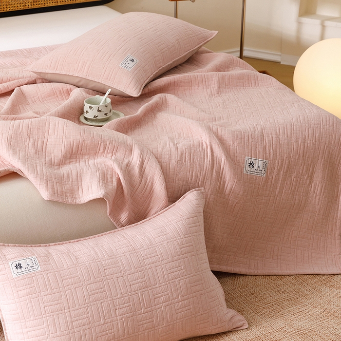 91家纺网 家纺一手货源 找家纺 悦然毛巾被 2026新款素色提花全棉三层纱盖毯毛巾被A类休闲毯 原织豆纱