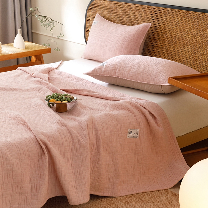 91家纺网 家纺一手货源 找家纺 悦然毛巾被 2026新款素色提花全棉三层纱盖毯毛巾被A类休闲毯 原织豆纱