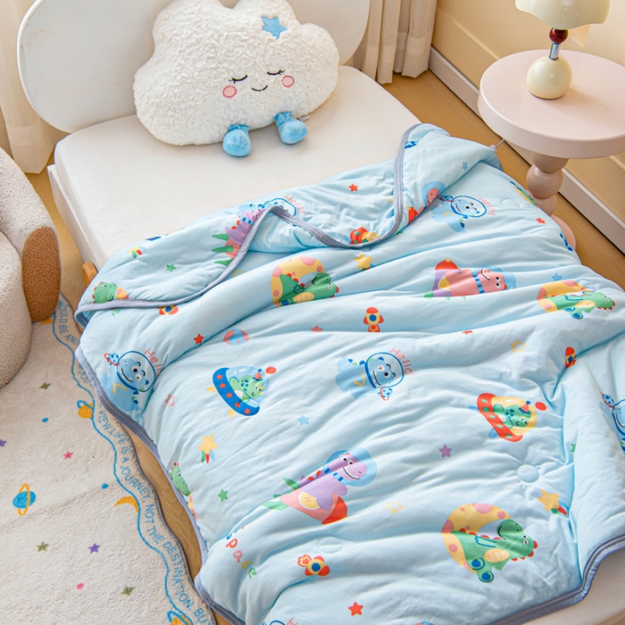 91家纺网 家纺一手货源 找家纺 鱼宝 2026春夏新款儿童针织棉夏被夏凉被空调被 快乐恐龙