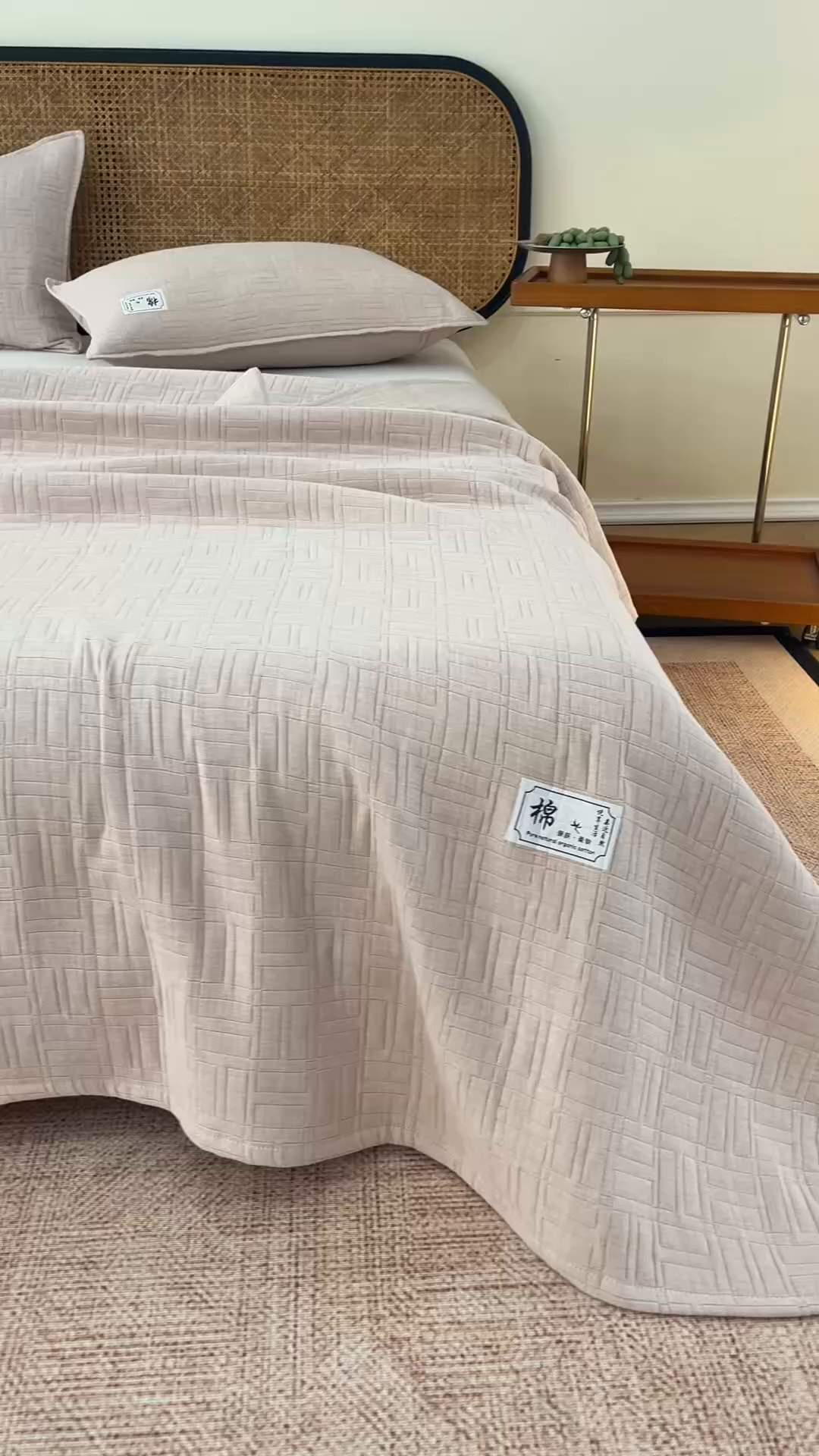 91家纺网 家纺一手货源 找家纺 悦然毛巾被 2026新款素色提花全棉三层纱盖毯毛巾被A类休闲毯 原织咖啡