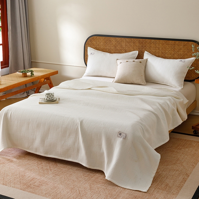 91家纺网 家纺一手货源 找家纺 悦然毛巾被 2026新款素色提花全棉三层纱盖毯毛巾被A类休闲毯 云织棉白