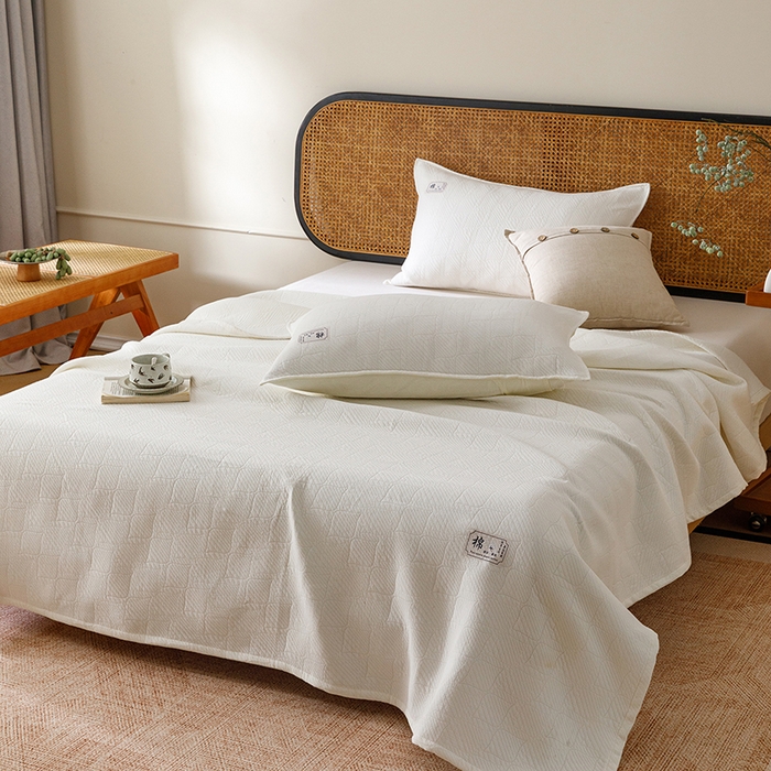 91家纺网 家纺一手货源 找家纺 悦然毛巾被 2026新款素色提花全棉三层纱盖毯毛巾被A类休闲毯 云织棉白