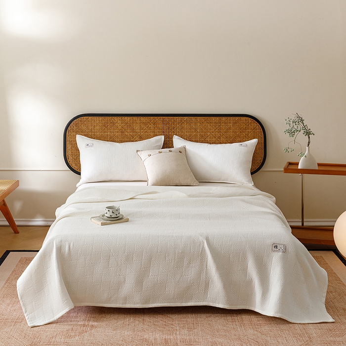 91家纺网 家纺一手货源 找家纺 悦然毛巾被 2026新款素色提花全棉三层纱盖毯毛巾被A类休闲毯 云织棉白