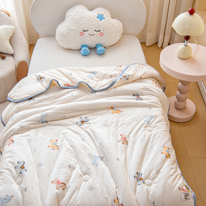 91家纺网 家纺一手货源 找家纺 鱼宝 2026春夏新款儿童针织棉夏被夏凉被空调被 小飞马