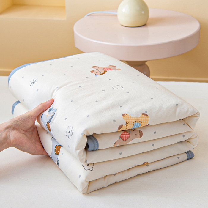 91家纺网 家纺一手货源 找家纺 鱼宝 2026春夏新款儿童针织棉夏被夏凉被空调被 小飞马