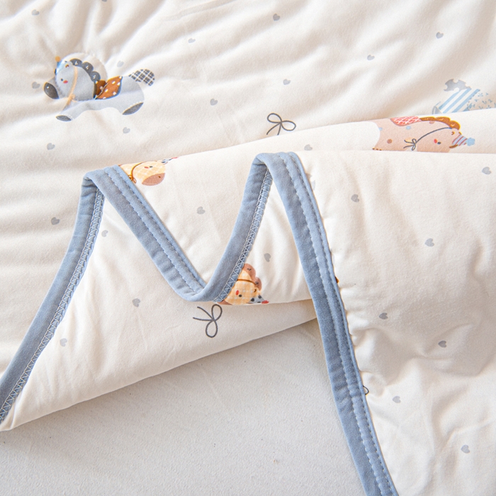 91家纺网 家纺一手货源 找家纺 鱼宝 2026春夏新款儿童针织棉夏被夏凉被空调被 小飞马