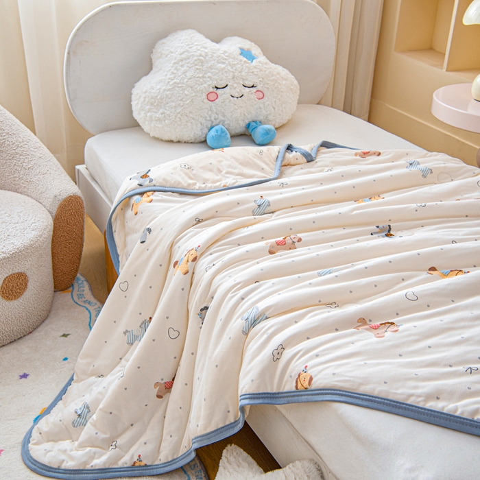 91家纺网 家纺一手货源 找家纺 鱼宝 2026春夏新款儿童针织棉夏被夏凉被空调被 小飞马