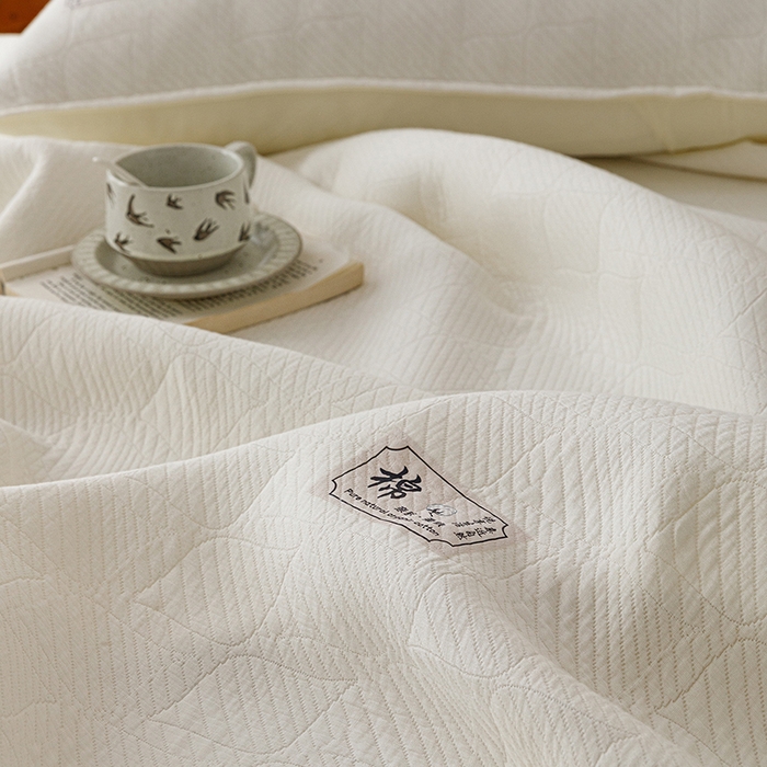 91家纺网 家纺一手货源 找家纺 悦然毛巾被 2026新款素色提花全棉三层纱盖毯毛巾被A类休闲毯 云织棉白