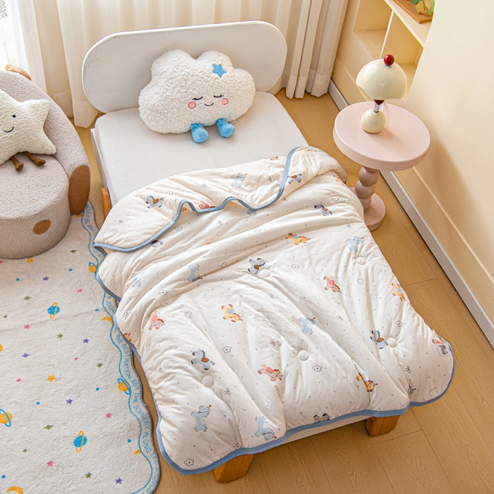 91家纺网 家纺一手货源 找家纺 鱼宝 2026春夏新款儿童针织棉夏被夏凉被空调被 小飞马