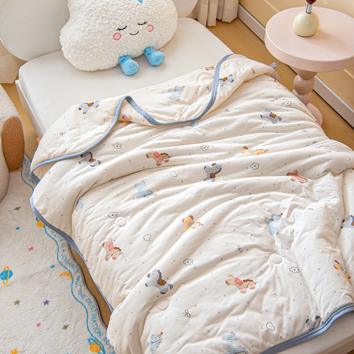 91家纺网 家纺一手货源 找家纺 鱼宝 2026春夏新款儿童针织棉夏被夏凉被空调被 小飞马