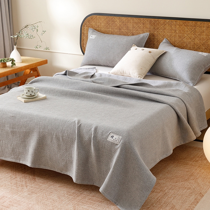 91家纺网 家纺一手货源 找家纺 悦然毛巾被 2026新款素色提花全棉三层纱盖毯毛巾被A类休闲毯 云织棉灰