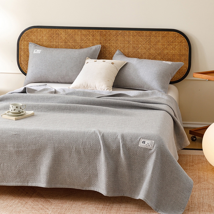 91家纺网 家纺一手货源 找家纺 悦然毛巾被 2026新款素色提花全棉三层纱盖毯毛巾被A类休闲毯 云织棉灰