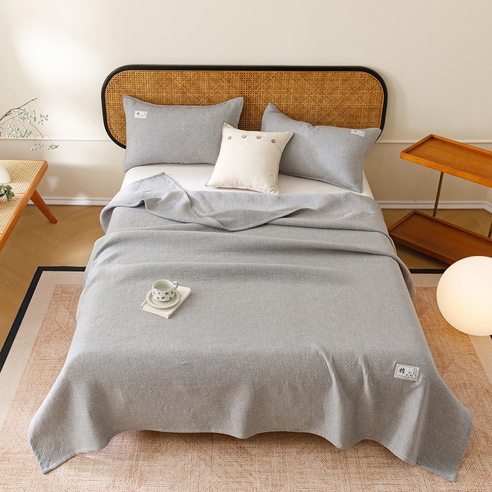 91家纺网 家纺一手货源 找家纺 悦然毛巾被 2026新款素色提花全棉三层纱盖毯毛巾被A类休闲毯 云织棉灰