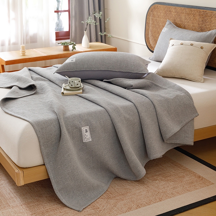 91家纺网 家纺一手货源 找家纺 悦然毛巾被 2026新款素色提花全棉三层纱盖毯毛巾被A类休闲毯 云织棉灰
