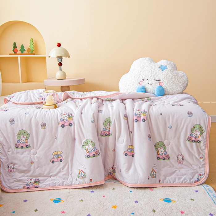 91家纺网 家纺一手货源 找家纺 鱼宝 2026春夏新款儿童针织棉夏被夏凉被空调被 小兔家园