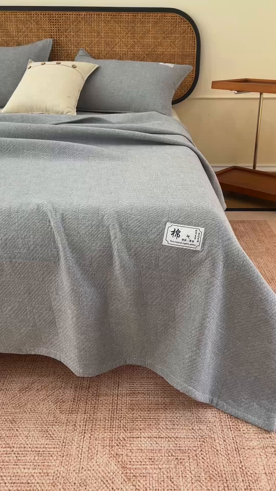 91家纺网 家纺一手货源 找家纺 悦然毛巾被 2026新款素色提花全棉三层纱盖毯毛巾被A类休闲毯 云织棉灰