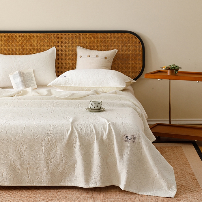 91家纺网 家纺一手货源 找家纺 悦然毛巾被 2026新款素色提花全棉三层纱盖毯毛巾被A类休闲毯 织漫时光白