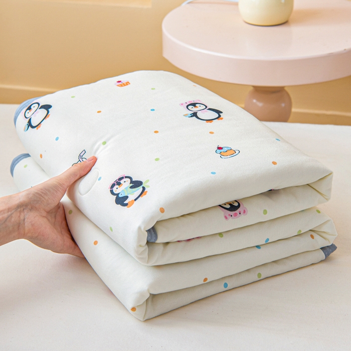 91家纺网 家纺一手货源 找家纺 鱼宝 2026春夏新款儿童针织棉夏被夏凉被空调被 樱桃企鹅