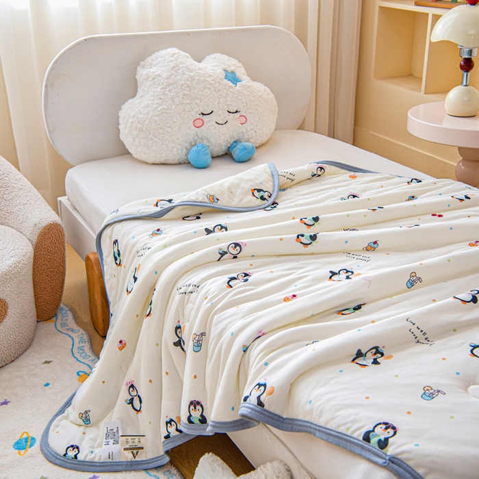 91家纺网 家纺一手货源 找家纺 鱼宝 2026春夏新款儿童针织棉夏被夏凉被空调被 樱桃企鹅