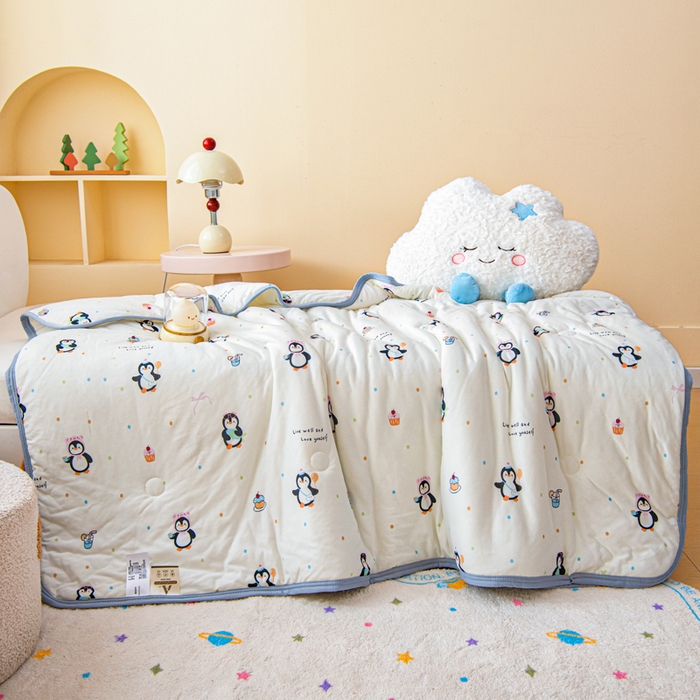 91家纺网 家纺一手货源 找家纺 鱼宝 2026春夏新款儿童针织棉夏被夏凉被空调被 樱桃企鹅