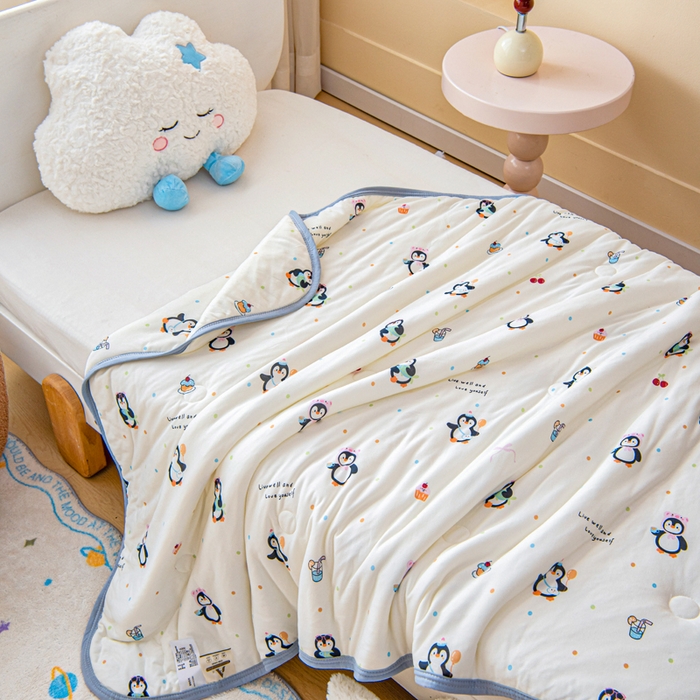 91家纺网 家纺一手货源 找家纺 鱼宝 2026春夏新款儿童针织棉夏被夏凉被空调被 樱桃企鹅