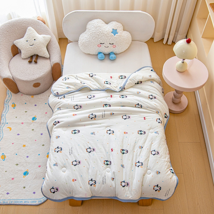 91家纺网 家纺一手货源 找家纺 鱼宝 2026春夏新款儿童针织棉夏被夏凉被空调被 樱桃企鹅