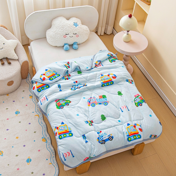 91家纺网 家纺一手货源 找家纺 鱼宝 2026春夏新款数码印花儿童凉感丝夏被夏凉被空调被 超级警车