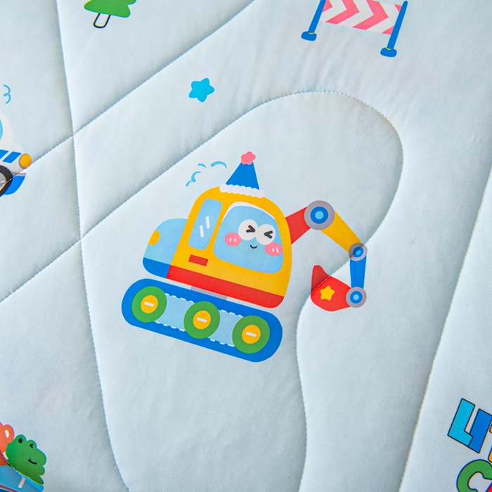 91家纺网 家纺一手货源 找家纺 鱼宝 2026春夏新款数码印花儿童凉感丝夏被夏凉被空调被 超级警车