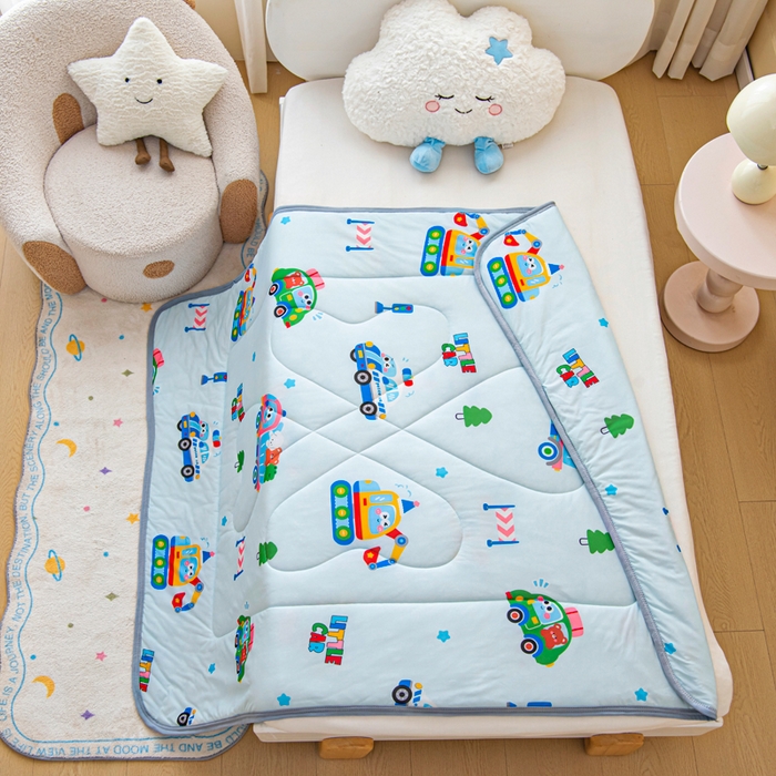 91家纺网 家纺一手货源 找家纺 鱼宝 2026春夏新款数码印花儿童凉感丝夏被夏凉被空调被 超级警车